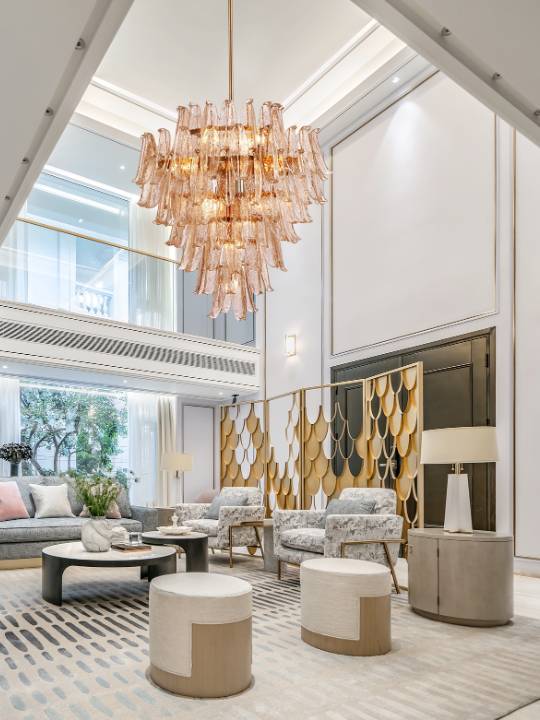 Imperial Amber – Grand 20-Light Pendant Light with Cracked Glass