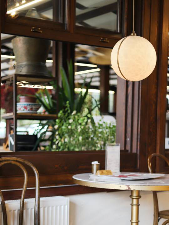 Alba Solo – Brass Alabaster Pendant Light