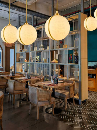 Alba Solo – Brass Alabaster Pendant Light