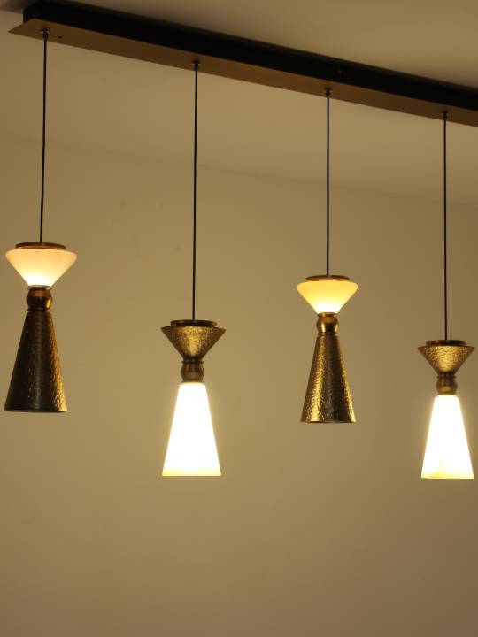 Alba Stratos – Linear Alabaster Pendant Light in Matte Gold