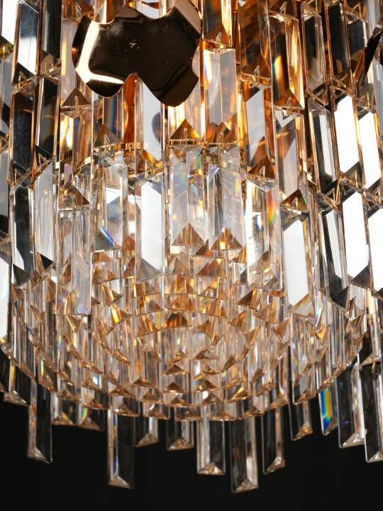 Regalia Grand – 18-Light Crystal Chandelier in Gold Finish