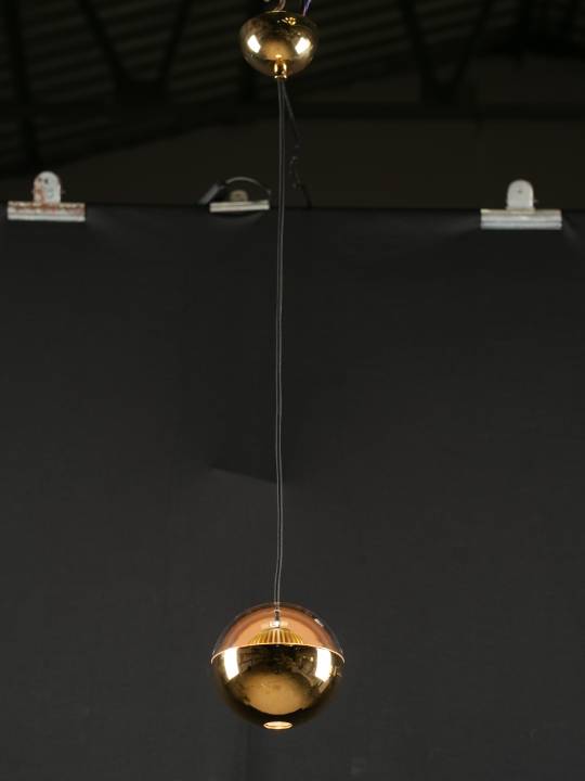 Aura Ray – Compact Gold LED Pendant