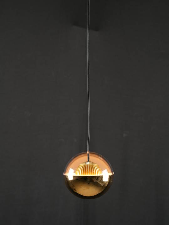 Aura Ray – Compact Gold LED Pendant