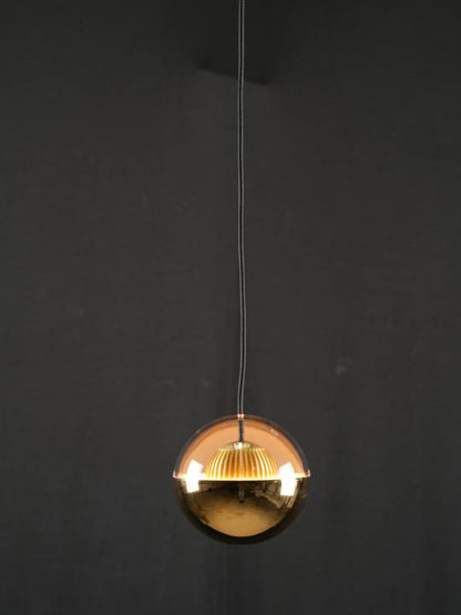 Aura Ray – Compact Gold LED Pendant