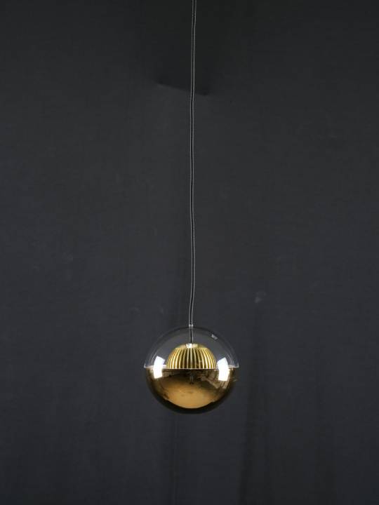 Aura Ray – Compact Gold LED Pendant