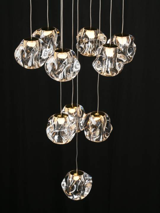 Golden Orbit – 10-Ring LED Chandelier with Acrylic Diffuser