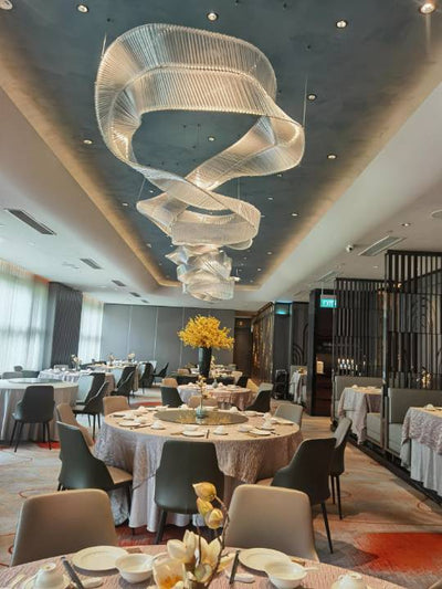 Crystal Veil – Ribbon-Inspired Sculptural Chandelier in Clear Glass